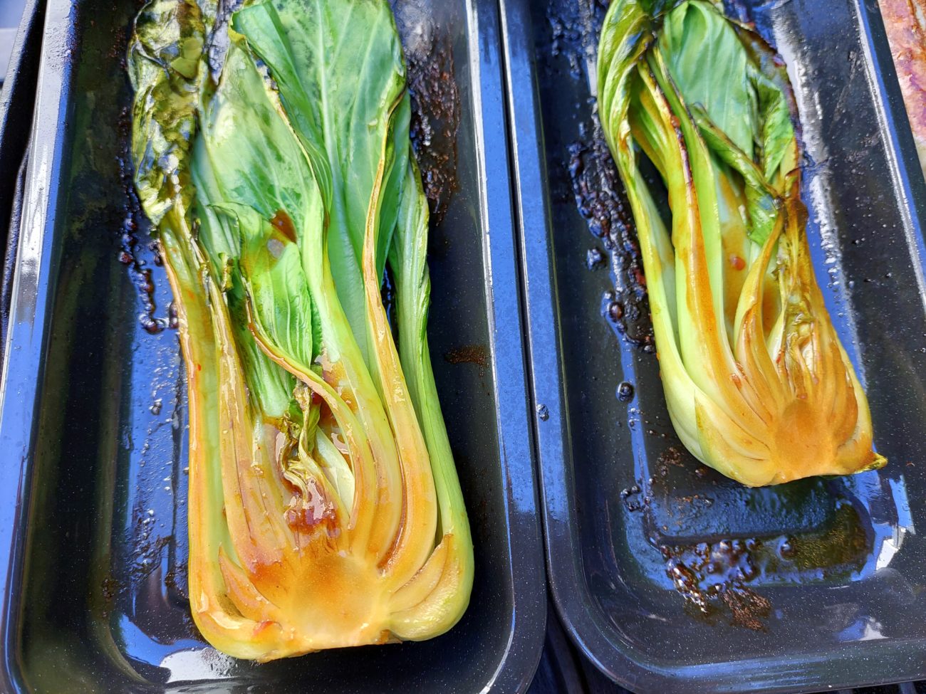 gegrillter Pak Choi - Salat grillen in einer asiatischen Marinade
